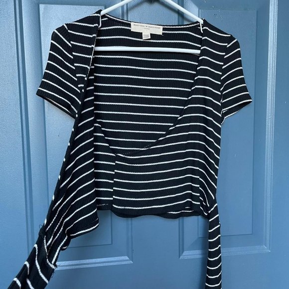 Urban Outfitters Project Social T Tie Front Crop Top - Picture 8 of 10